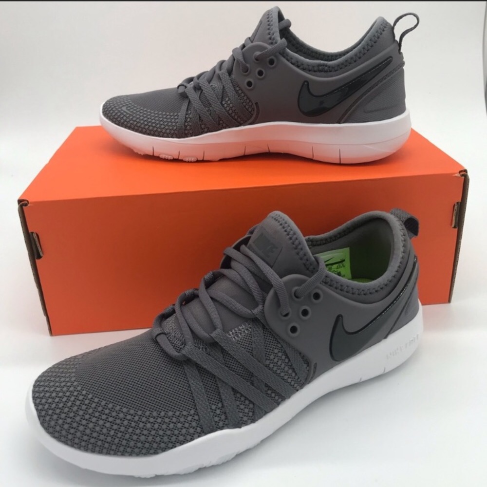 Slightly used grey nike sneakers